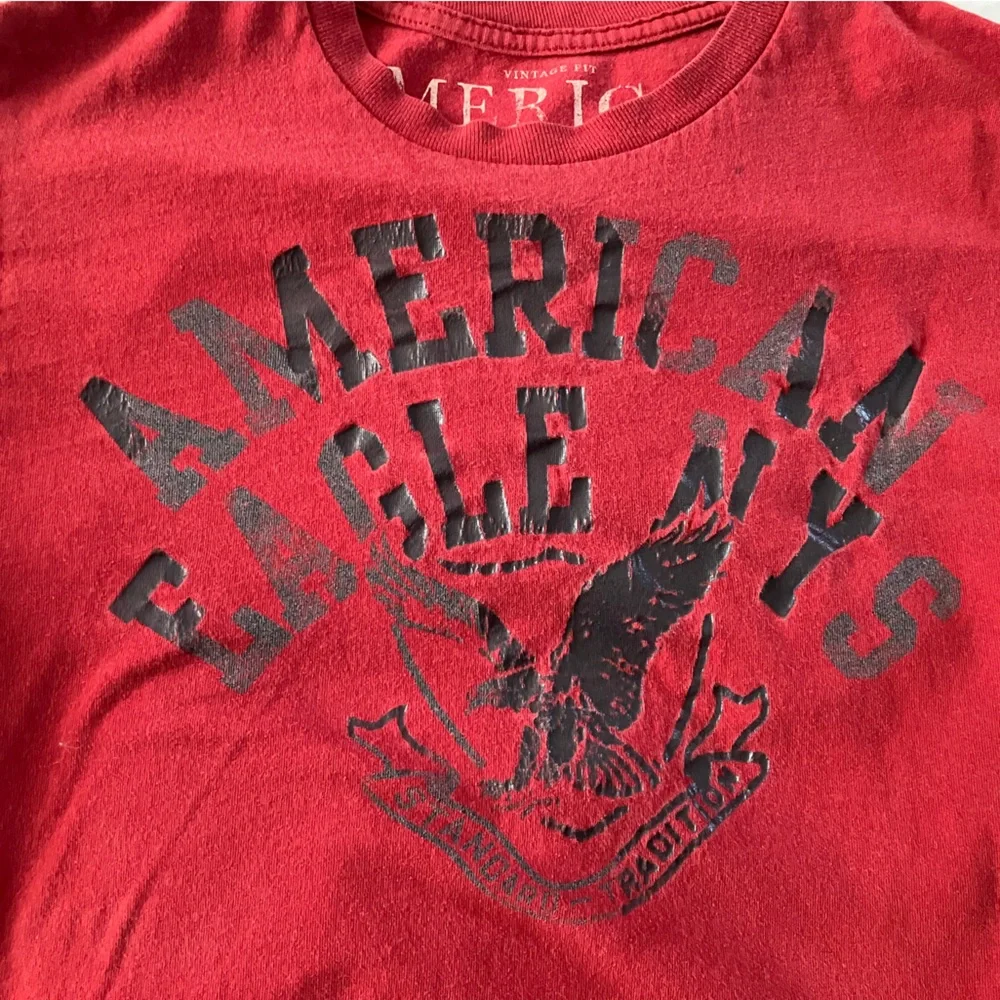 Small Men’s Red Distressed American Eagke NYS shirt. - Picture 6 of 7